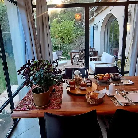 Flores ゲストハウス